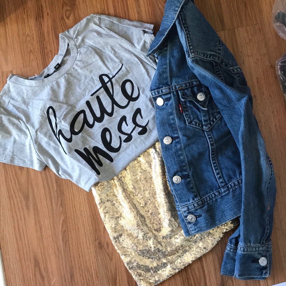 HP✨Gorgeous gold sequin mini skirt - Picture 5 of 8